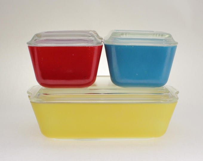 VINTAGE Pyrex 8-Piece Refrigerator Set. Primary Colors.