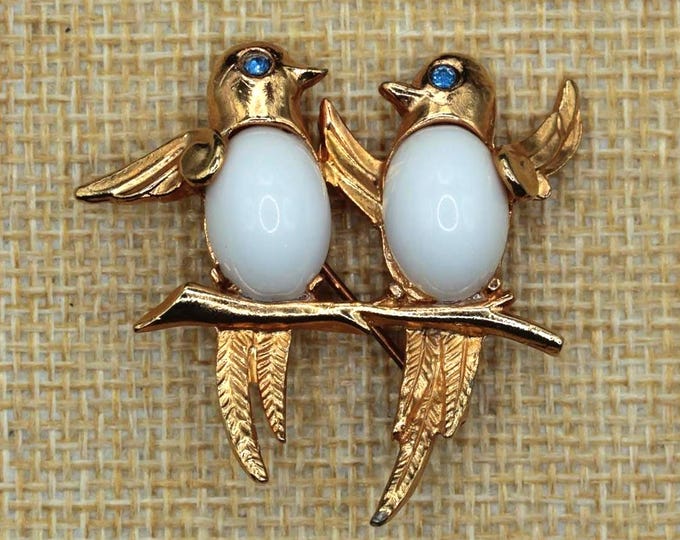 VINTAGE Lovebirds Brooch • White Milk Glass Cabochons • Sapphire Rhinestone Eyes • Gold Tone Bird Pin • Cottagecore Nature Jewelry
