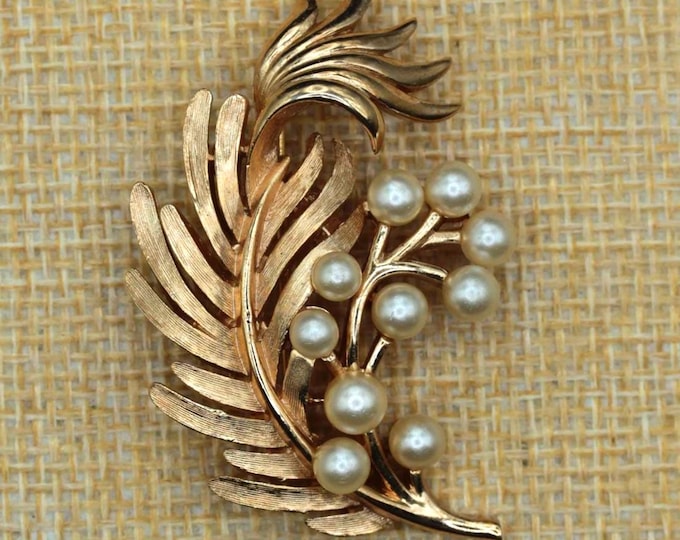 VINTAGE Trifari Faux Pearl Fern Brooch. Signed Gold Tone Leaf Pin. Mid Century Designer Jewelry