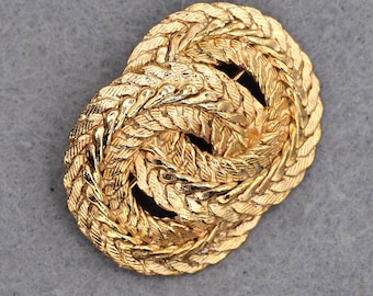 VINTAGE Gold Tone Intertwined Wheat Wreath Brooch - Textured Mid Century Pin