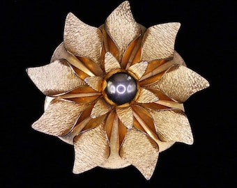 VINTAGE gold tone scarf clip. Dimensional flower with faux pearl center.