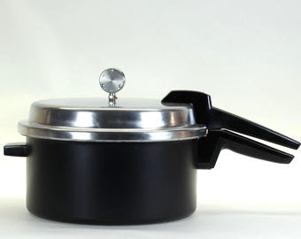 VINTAGE Mirro-Matic 6-Quart Pressure Cooker – Black Handles – Extra Seals & Safety Plug