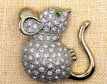 VINTAGE Rhinestone Mouse Brooch Emerald Green Eye Textured Gold Tone Pin
