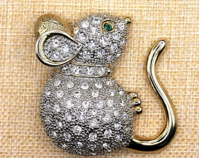 VINTAGE Rhinestone Mouse Brooch Emerald Green Eye Textured Gold Tone Pin