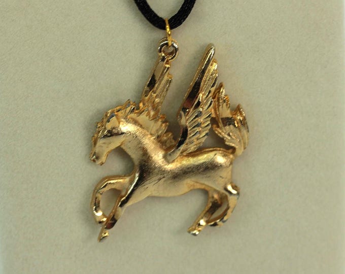 VINTAGE Gold Tone Pegasus Pendant Necklace - Winged Horse Charm - Mythical Horse