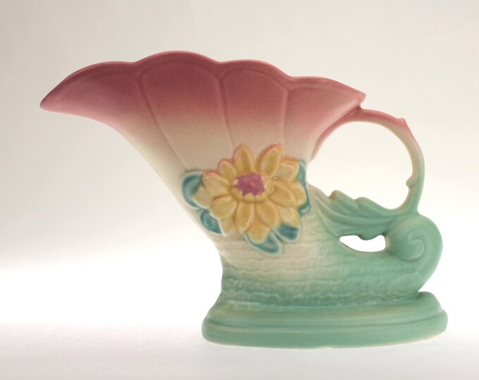 VINTAGE Hull Art Water Lily Cornucopia Shell 6-12" Vase L-7. Made in USA.