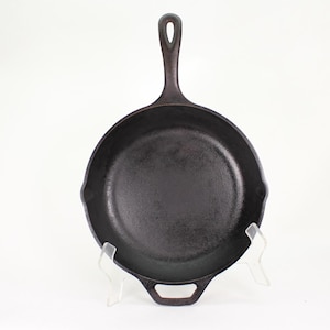 VINTAGE-STYLE Lodge Cast Iron Skillet. USA-Made. Seasoned & Ready to Use.