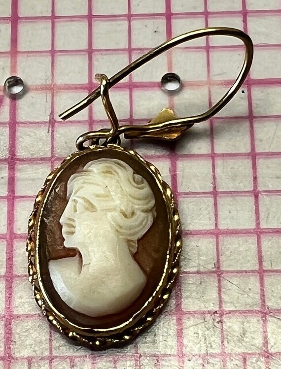 VIntage Tiny Cameo- Single Earring - image 3