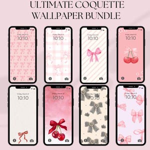 Könnte beinhalten: Ein Set aus acht Handy-Hintergrundbildern mit verschiedenen süßen und femininen Designs. Die Designs beinhalten rosa Schleifen, Gingham-Muster, Kirschen und Aquarell-Hintergründe. Die Hintergrundbilder sind alle in einem rosa und weißen Farbschema gehalten.