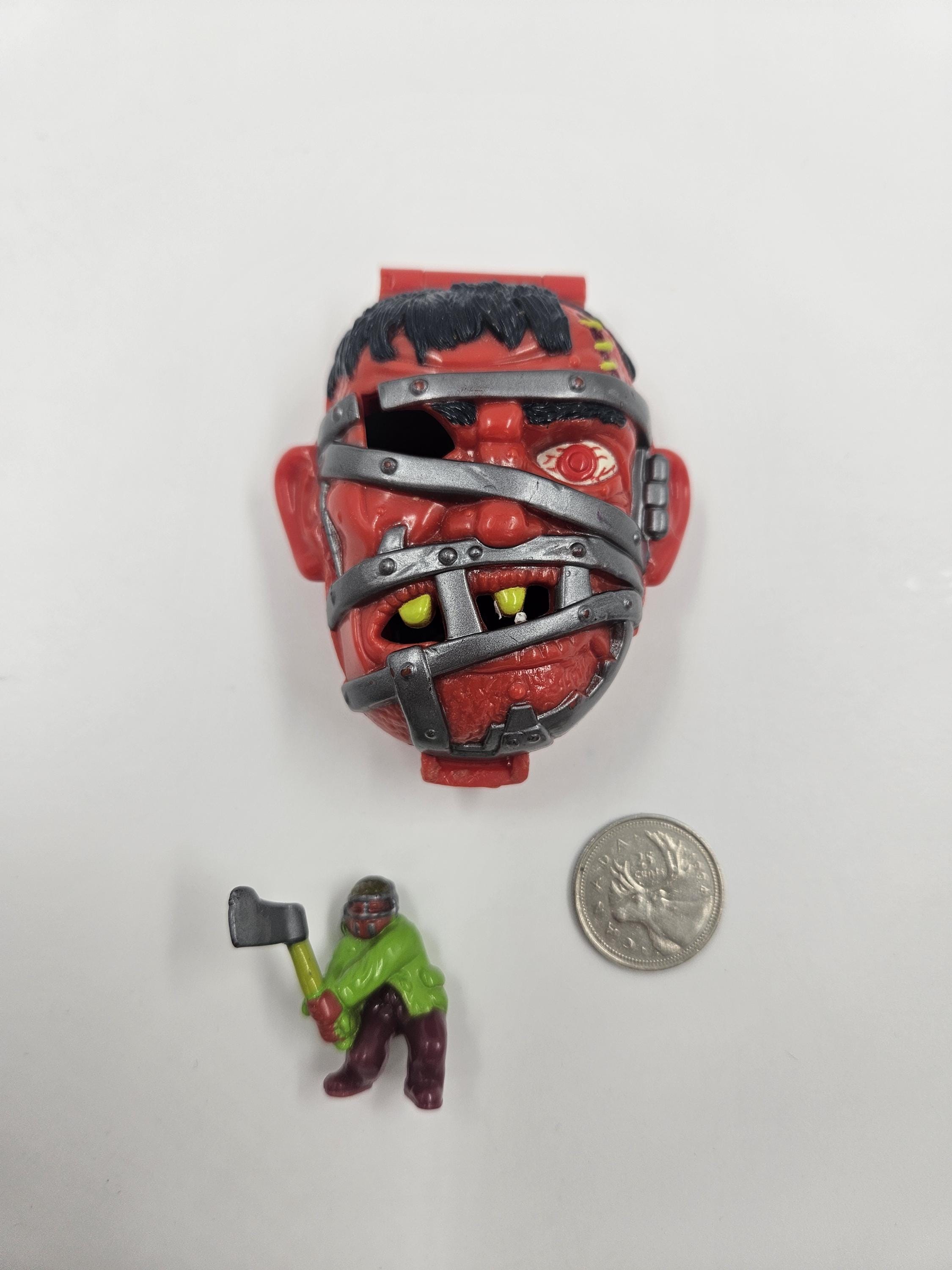 Blue Bird Mighty Max Tangles With Lockjaw Horror Heads W/ Figure