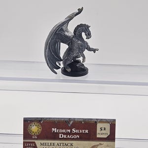D&D Miniatures Underdark Medium Silver Dragon 10/60 avec carte de statistiques