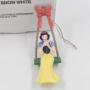 Vintage Grolier Disney Christmas Magic Snow White Christmas Ornament 26231 128