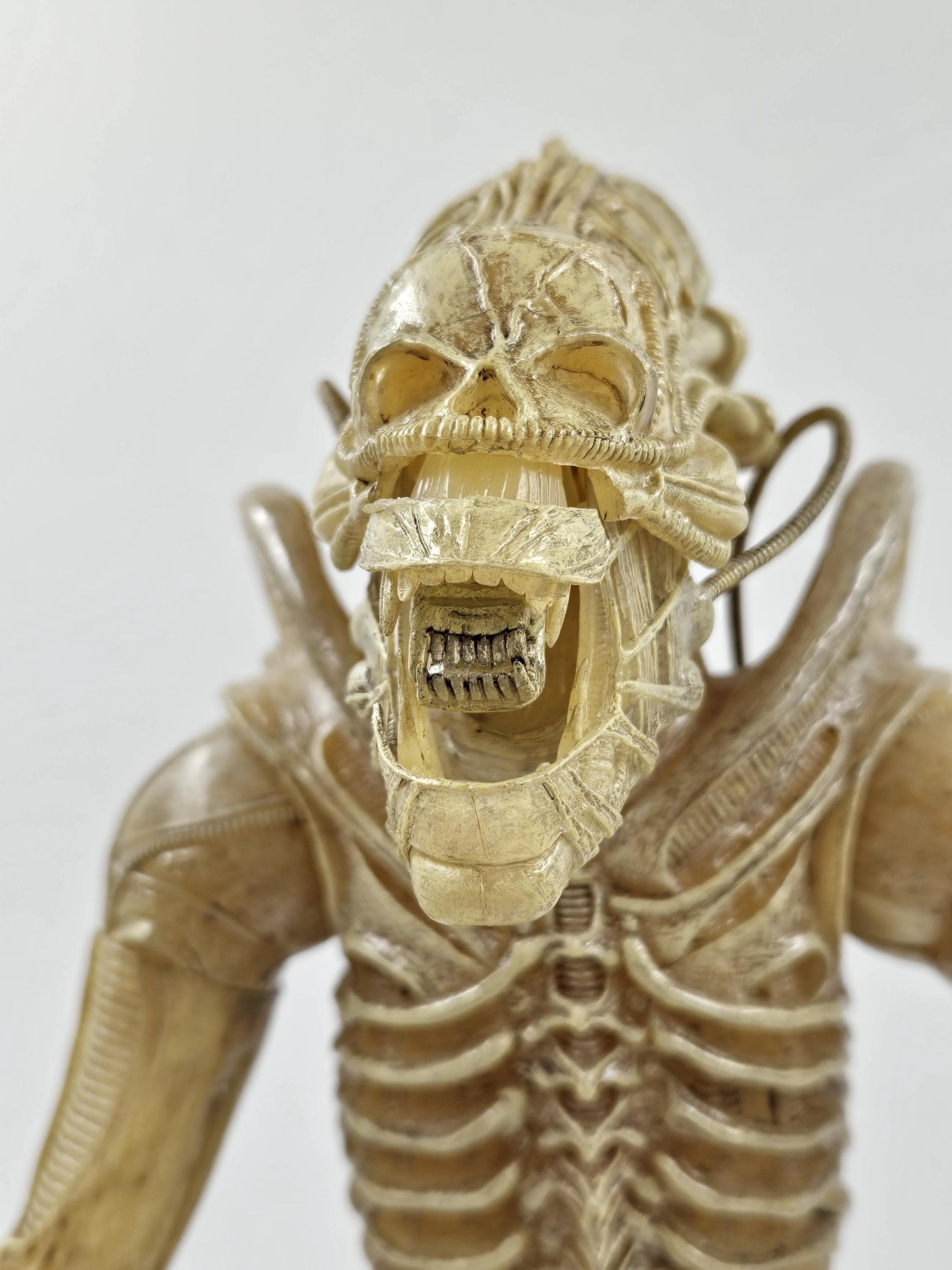 NECA Alien Translucent 1/4 Xenomorph Scale Figure Vintage Toy Avp 