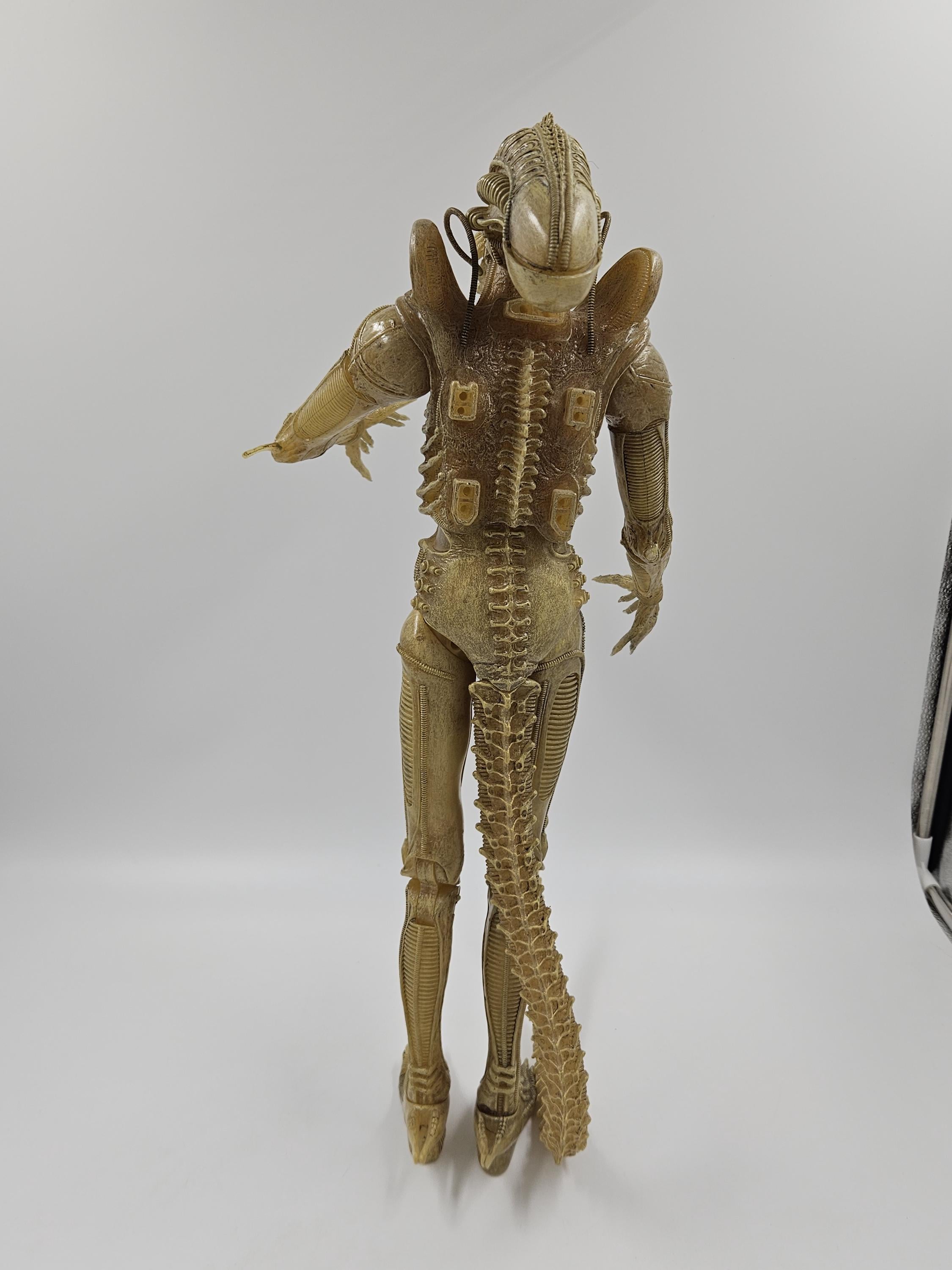 NECA Alien Translucent 1/4 Xenomorph Scale Figure Vintage Toy Avp 