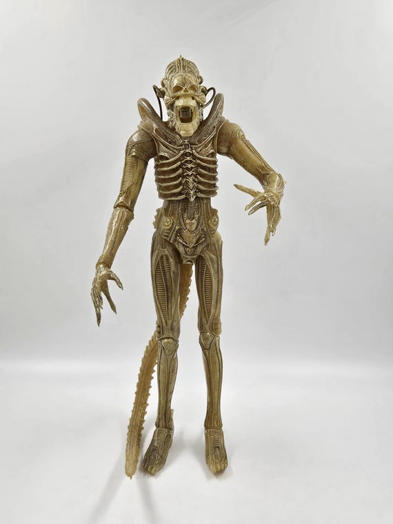 NECA Alien Translucent 1/4 Xenomorph Scale Figure Vintage Toy Avp