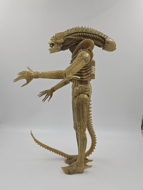 NECA Alien Translucent 1/4 Xenomorph Scale Figure Vintage Toy Avp