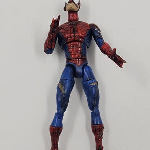 Spider-Man Classics Series 2 Battle Ravaged Loose 6&quot; Action Figure Toy Biz 2001