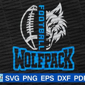 Puede incluir: Diseño gráfico blanco y azul con un balón de fútbol y una cabeza de lobo, con la palabra "FOOTBALL" en azul y la palabra "WOLFPACK" en una fuente azul estilizada. La imagen también incluye "SVG PNG EPS DXF PDF".