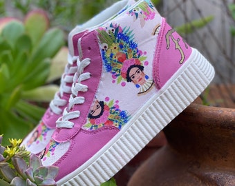 Zapatos florales personalizados inspirados en Frida Khalo