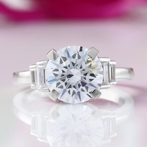 Lab Grown Diamond Engagement Ring: Round Cut with Baguette Side Stones