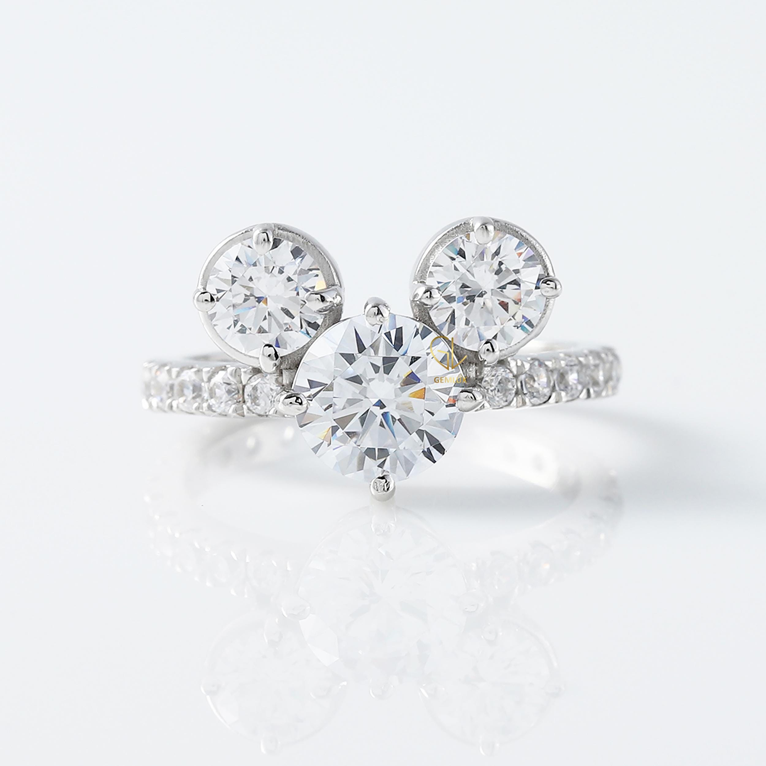 Anello con diamanti di laboratorio certificati IGI e design di