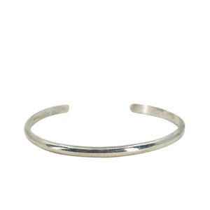 Vartan Studio - Pulsera ajustable de media caña de plata simple hecha a mano de plata de ley