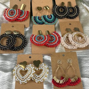 Aretes Tejidos 100% a Mano – Últimas Piezas en Liquidación