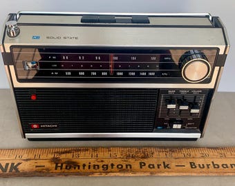 Hitachi Solid State AM/FM/AFC Radio W Triple Meter 70s