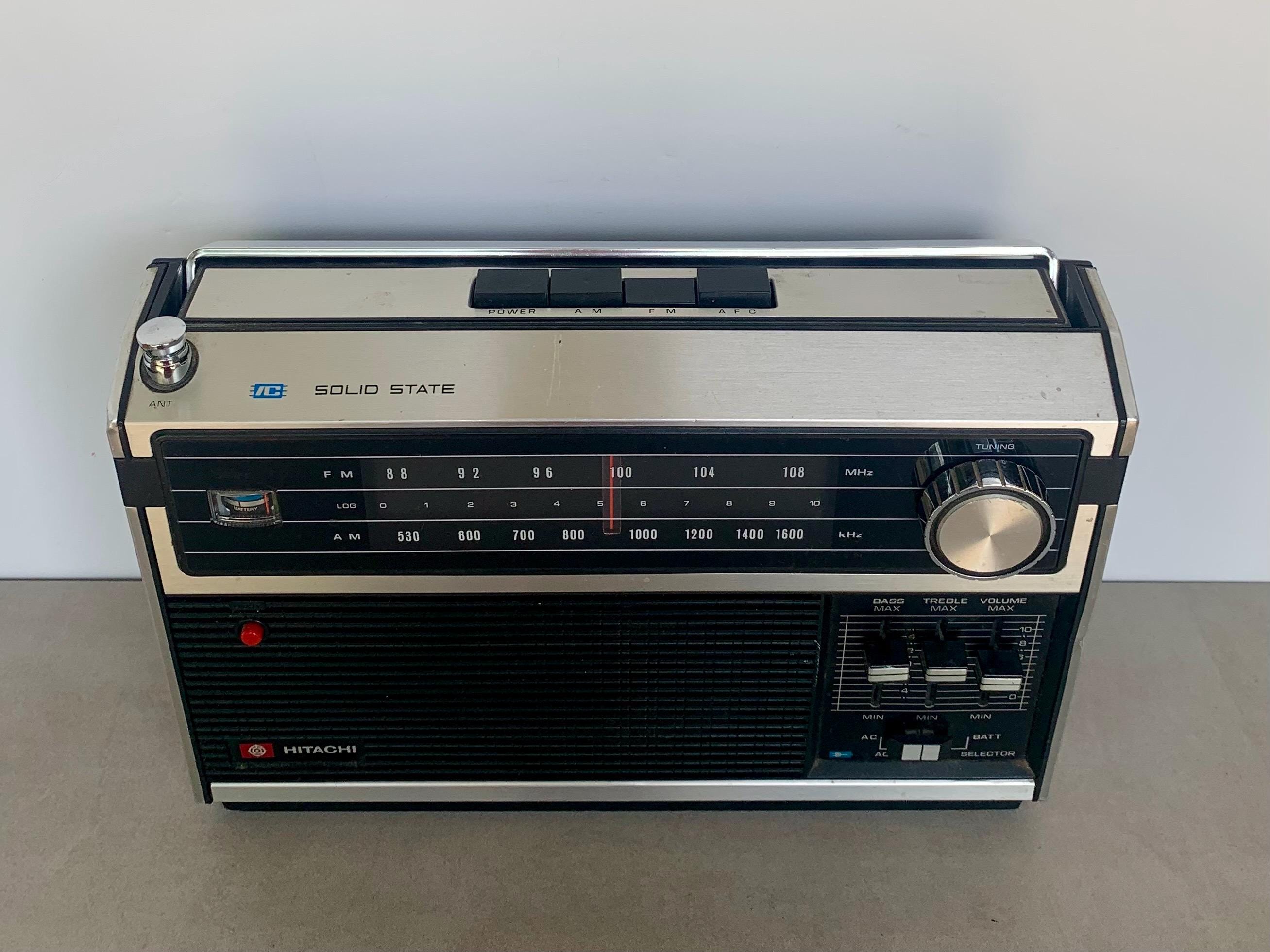 Hitachi Solid State AM/FM/AFC Radio W Triple Meter 70s