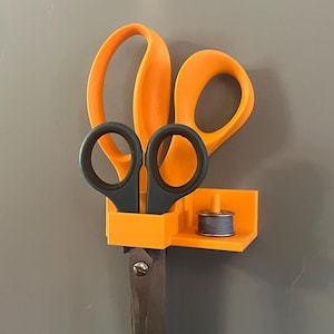Scissor & Bobbin Hub