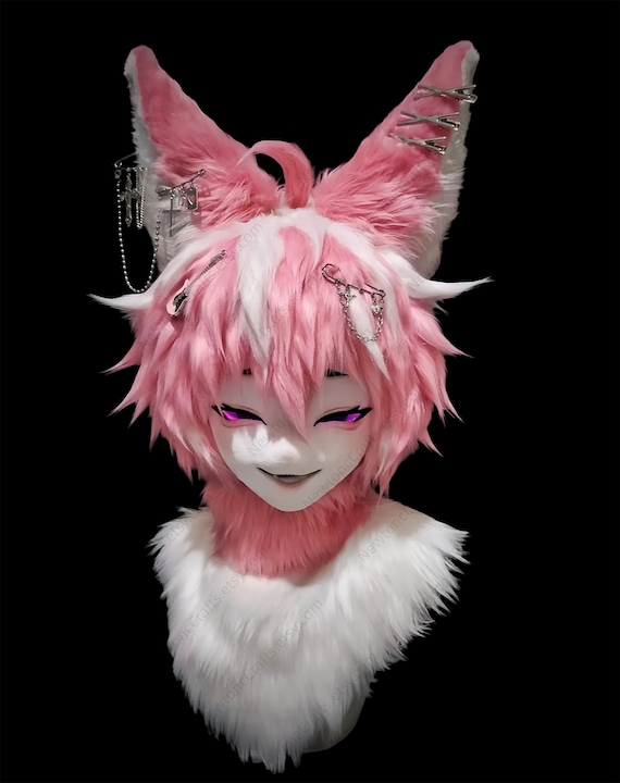 スカーフと足を持つ光る目の猫 - 既製のケモノヘッド、キグファー