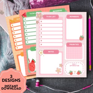 Pode incluir: Três páginas de planejador imprimíveis com um tema de verão. As páginas são rosa, verde e laranja com um padrão de grade. Cada página tem uma lista de tarefas, lembretes, notas e uma seção para afirmações diárias. As páginas são decoradas com melancia, morangos e flores.