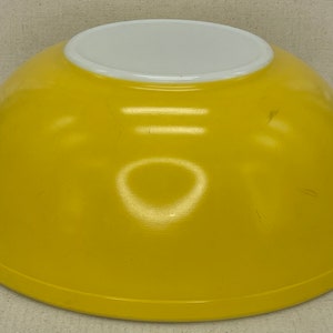 Pyrex 404 Primary Yellow Mixer - HTF Unsigned Bottom No markings