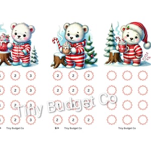 Könnte beinhalten: Aquarellillustrationen von Eisbären in rot-weiß gestreiften Pyjamas, die Tassen mit heißer Schokolade halten, mit Weihnachtsbäumen und Schnee. Das Bild enthält eine Reihe nummerierter Kreise und den Text "Tiny Budget Co."