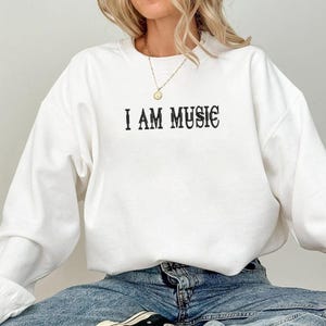 Camiseta bordada "I Am Music Carti 2025", camiseta de Playboi YVL, camiseta de Opium Rolling Loud Live, camiseta de regalo de Vamp, camiseta de fan de la música ESN1758.C