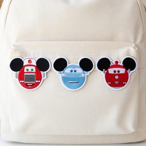 Puede incluir: Un juego de tres tazas de cer&aacute;mica con un acabado moteado y mate. Las tazas son de color crema, gris claro y gris oscuro. Cada taza tiene un dise&ntilde;o simple y minimalista y un asa redondeada.