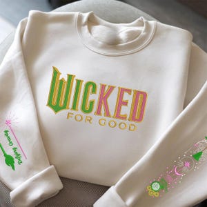 Geborduurd sweatshirt Wicked For Good 2025, Elphaba & Glinda-borduursel op mouw hoodie, fan Wicked musicalfilm ESN2622.2H.C