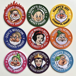 Snövit och de sju dvärgarna broderade strykmärken – Grumpy, Doc, Happy, Dopey, Bashful