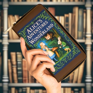 Büchertasche mit Alice im Wunderland für eine Vintage und wunderliche Ästhetik für Literaturliebhaber
