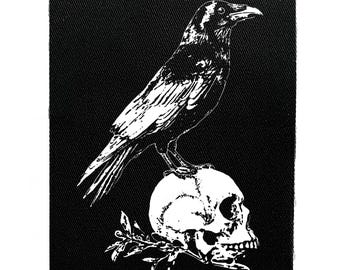 Krähe auf Schädel Aufnäher - Crust Punk, Dark Cottagecore, Weirdcore, Lustig, Goblincore Jacke Aufnäher
