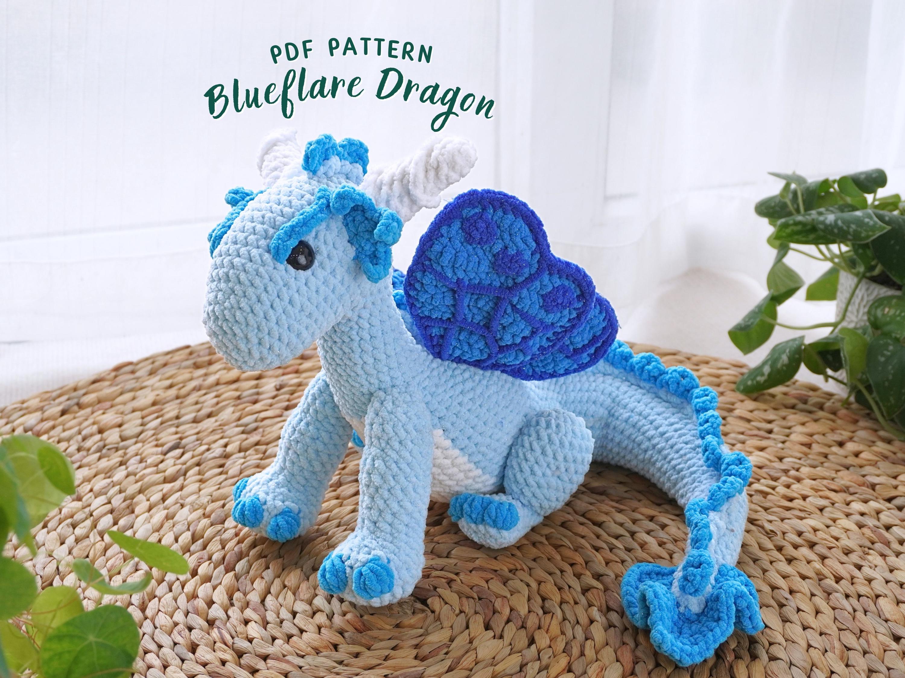ドラゴン　水色ドラゴン　ハンドメイド　編みぐるみ　あみぐるみ　編み物 Blueflare ドラゴンかぎ針編みパターン、あみぐるみかぎ針編みパターン