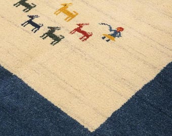 Tappeto Gabbeh in lana fatto a mano / Tappeto minimalista in stile persiano, tessuto a mano / Accenti boho blu e avorio / Tappeto tribale moderno, decorazione per soggiorno