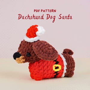 ダックスフンドのサンタクロース編み図、クリスマスアミグルミ編み図、ホリデーぬいぐるみDIY、冬編み図PDF、かぎ針編みのホームデコレーション 画像 1