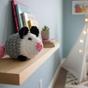 Patrón de crochet para zarigüeya: peluches de zarigüeya (patrón en PDF + videotutorial) Llavero Homedecor