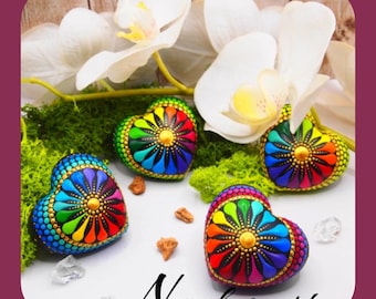 Pietra mandala, dipinta a mano, 5 cm - rosso e nero - cuore, pezzo unico - regalo per la festa della mamma - arte a puntini - pietra dipinta, stile boho - pittura su roccia - arte fatta a mano