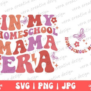 W mojej erze Homeschool Mama Svg Png, Homeschool Mom Svg, Mama Butterfly Png, Prezent dla Mamy, Koszulka Mama, Śmieszna Koszulka Mama, Powrót do Szkoły, Mama