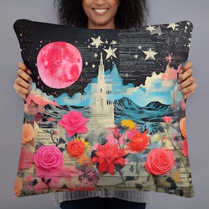 Cuscino base in collage di carta Full Strawberry Moon, composizione astratta notturna di luna e stelle, decorazione domestica celeste, cuscino floreale e botanico