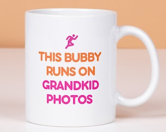 Este funcionamento de Bubby em fotos do Grandkid &lt;br&gt;de &lt;br&gt; Entrega Rápida? Humor Bubby | Judeu engraçado | Judaica engraçada | Netos | Caneca Bubby | Bubu