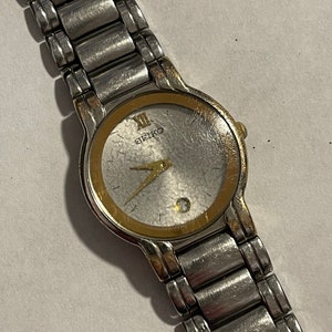 1994 Ladies Seiko 7N89-6030 Watch with Date Window and Stainless Bracelet