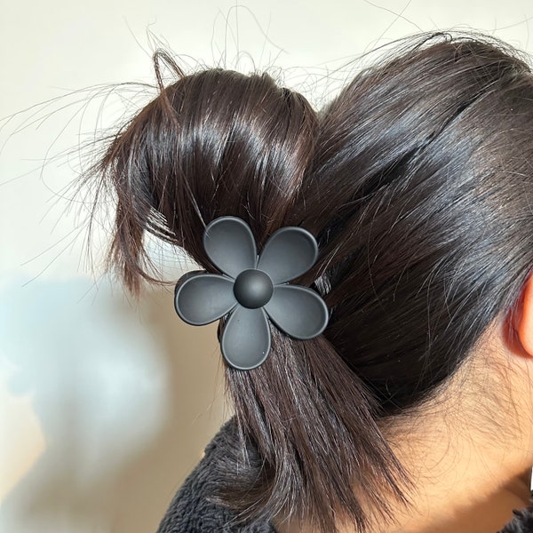 Trendy Hair Clip | Large Hair Claw Clip | Matte Floral Hair Claw | Cute Stylish Flower Hair Claw Clip | Daisy Claw Clip